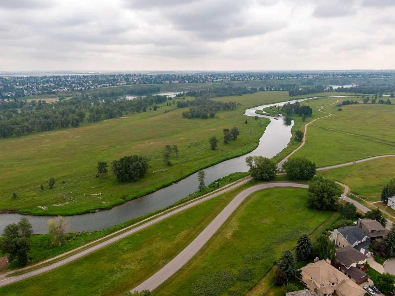 316 Queenston Heights SE
