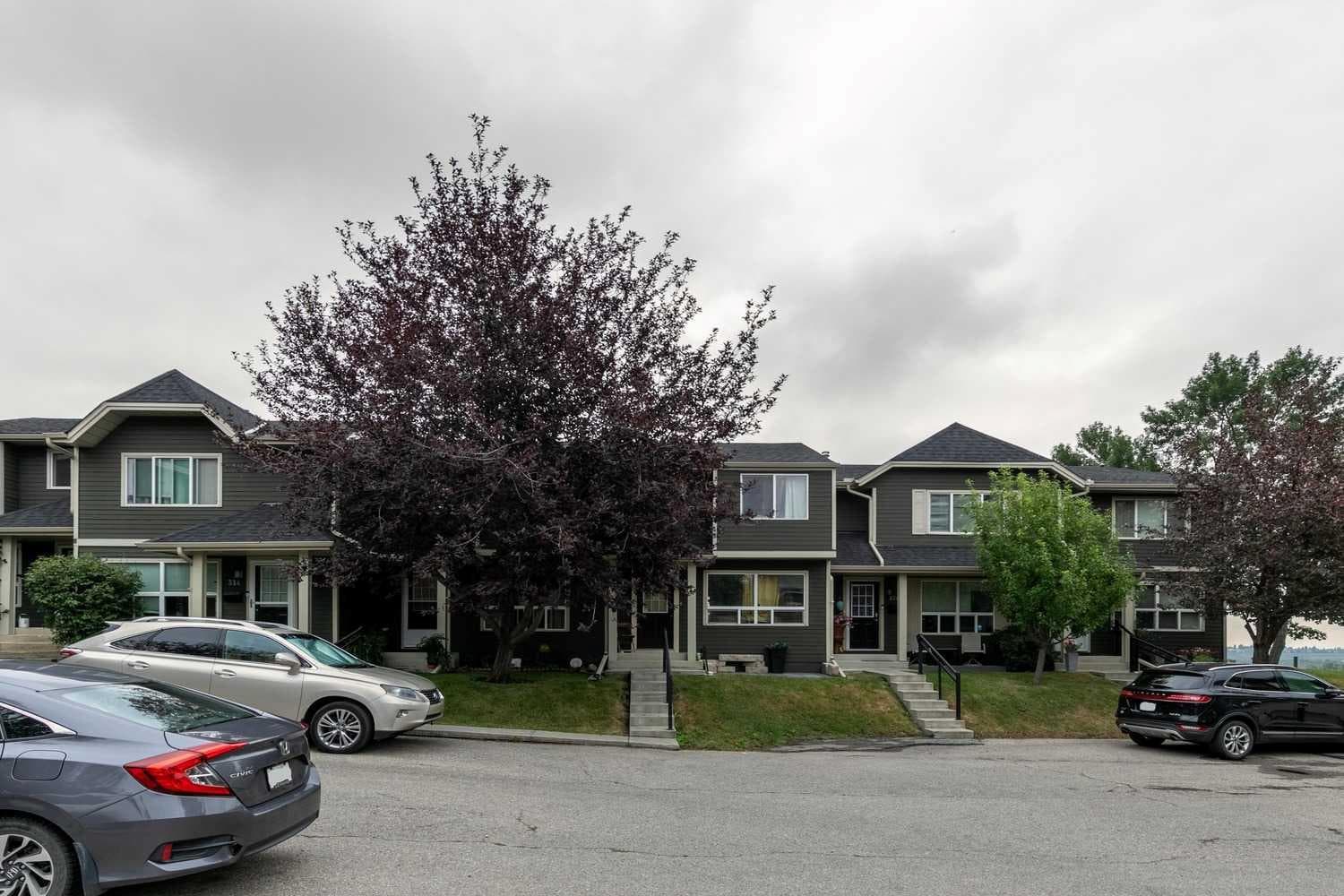 316 Queenston Heights SE