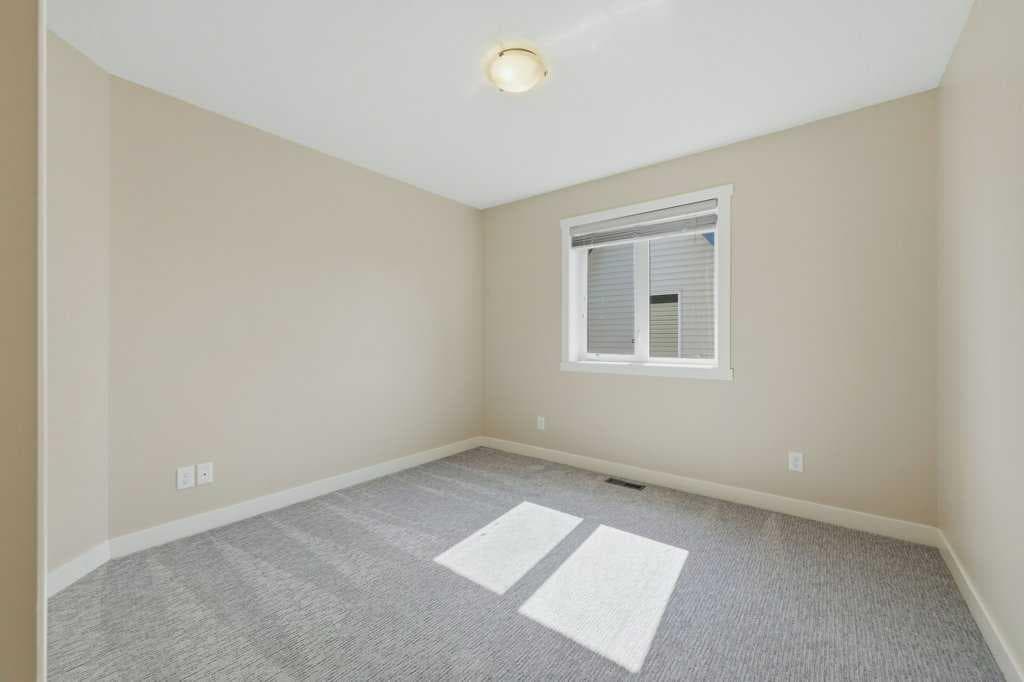 98 Elgin Meadows Circle SE