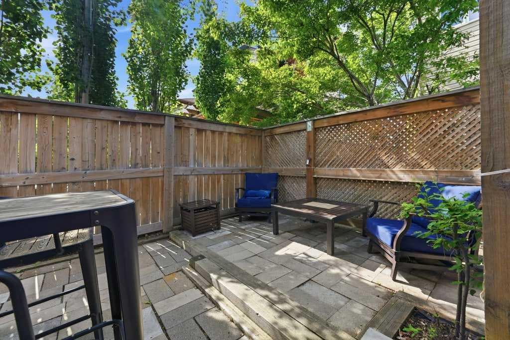 98 Elgin Meadows Circle SE
