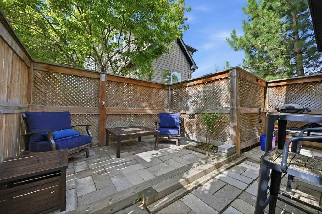 98 Elgin Meadows Circle SE