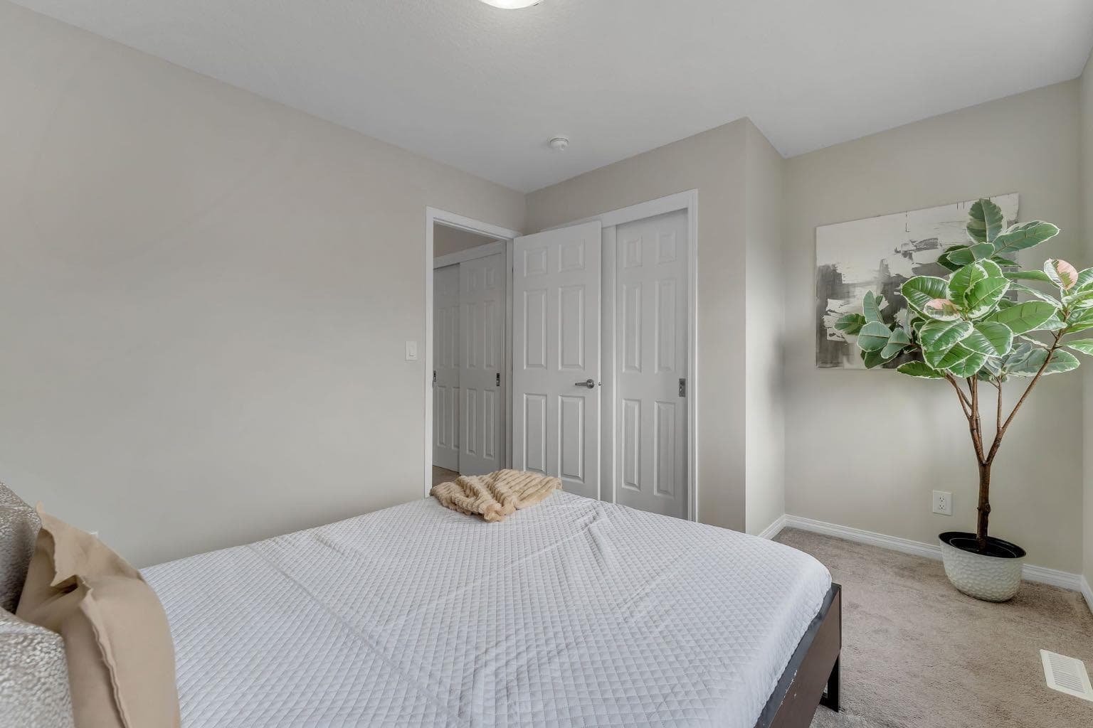 121 Osborne Common SW