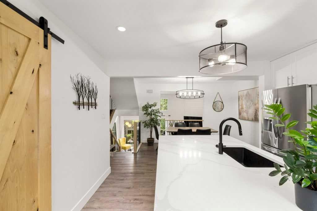 3909 Point Mckay Road NW
