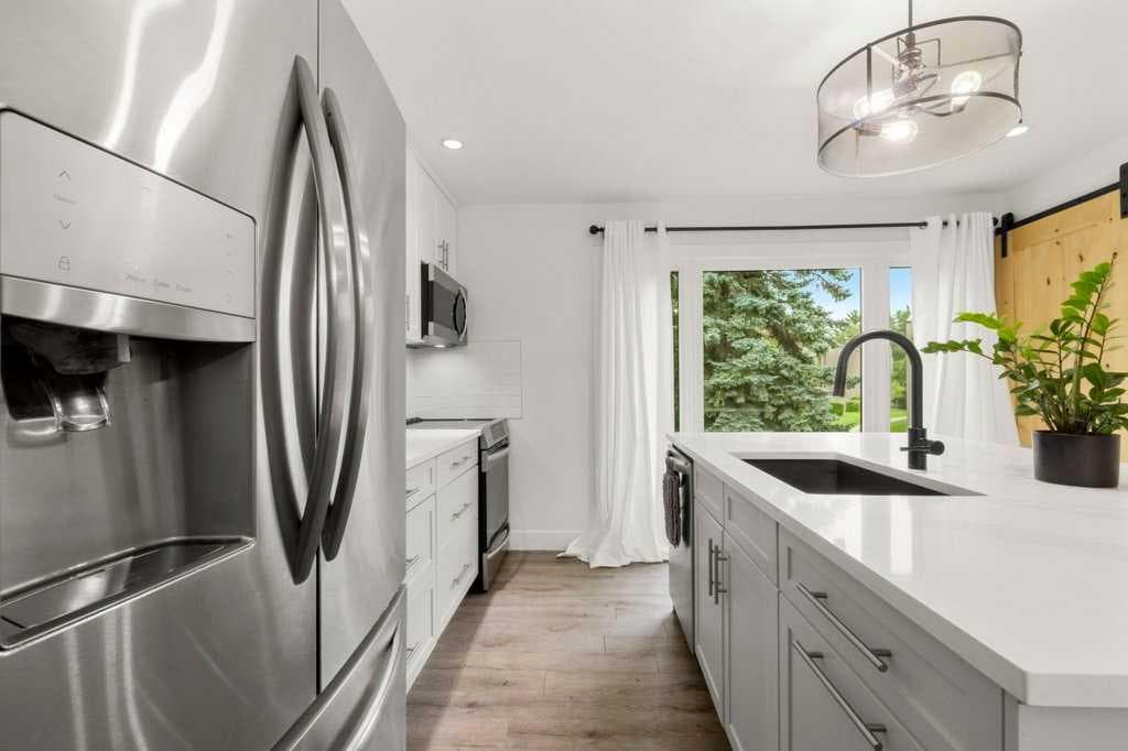 3909 Point Mckay Road NW