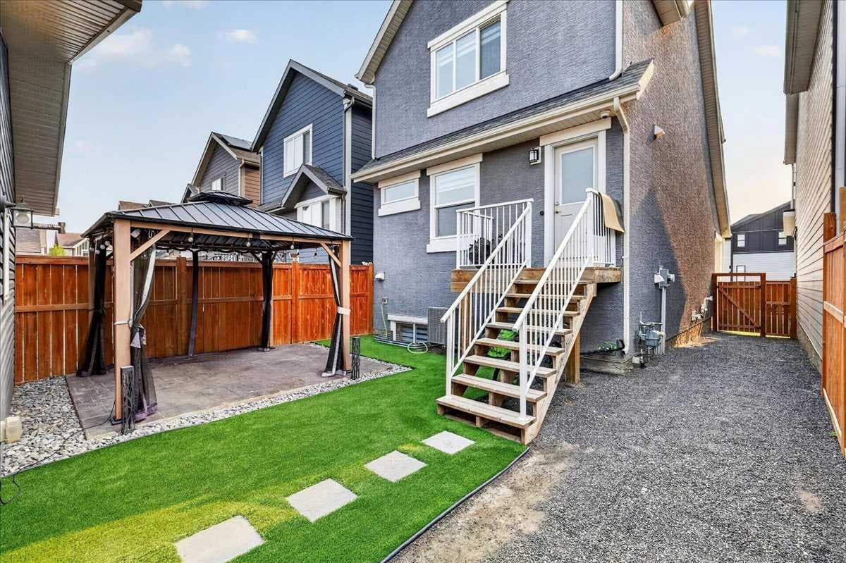 25 Masters Street SE