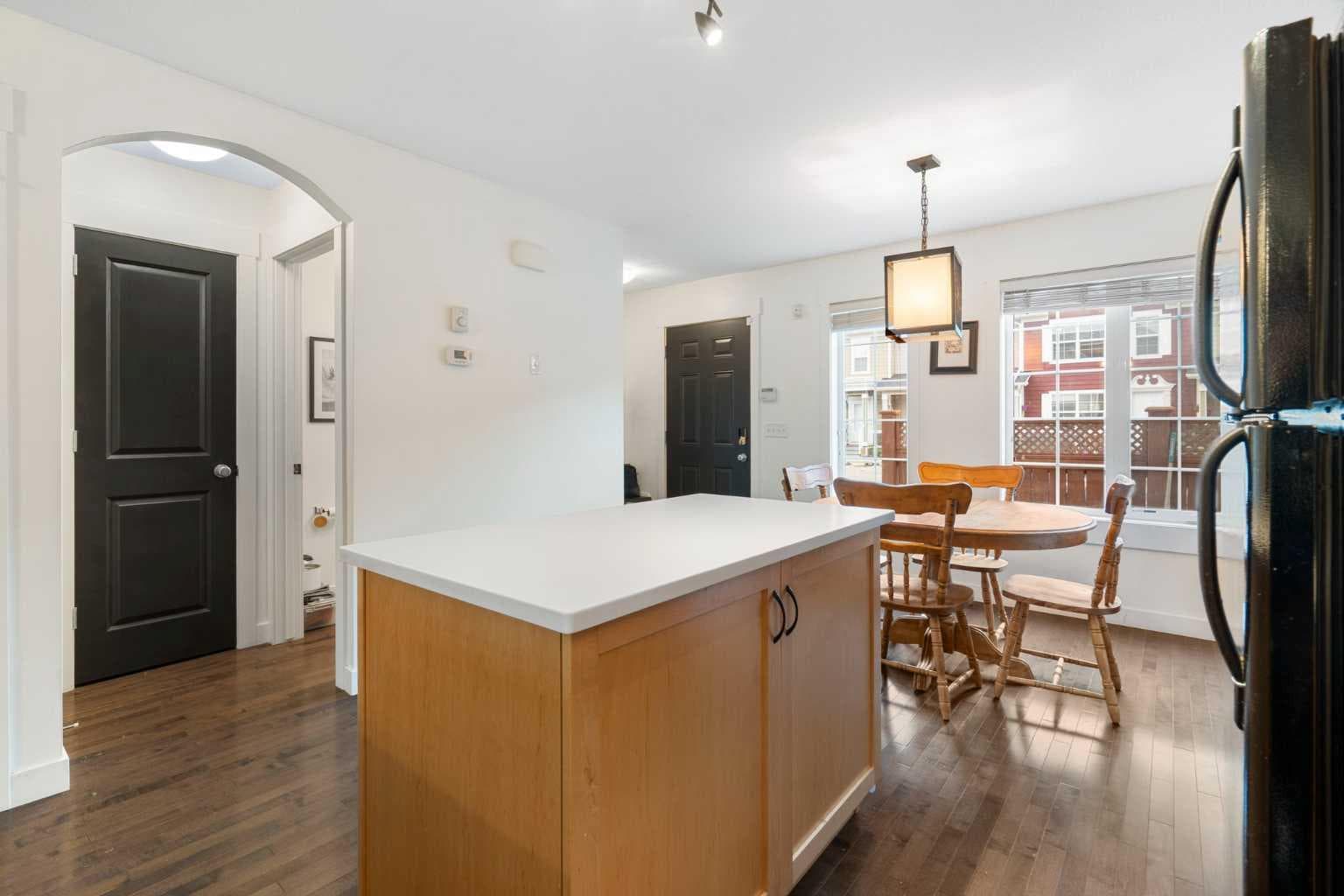 153 Rainbow Falls Manor W