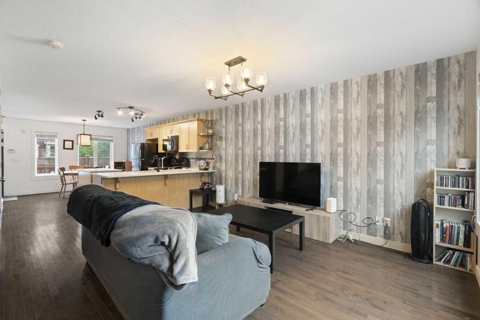 153 Rainbow Falls Manor W