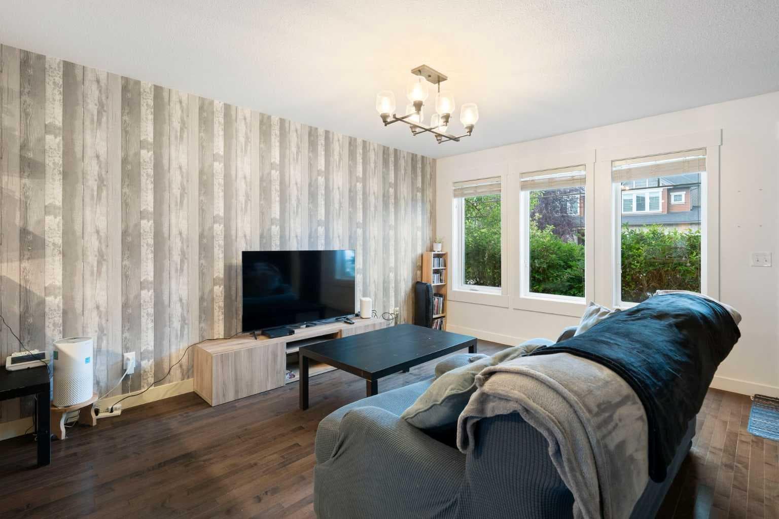 153 Rainbow Falls Manor W