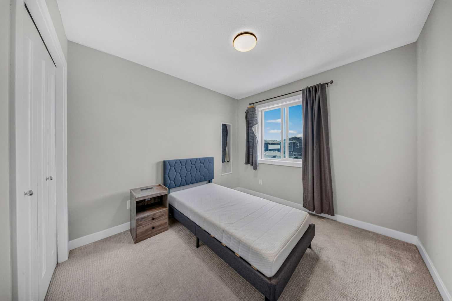 1044 West Lakeview Drive 