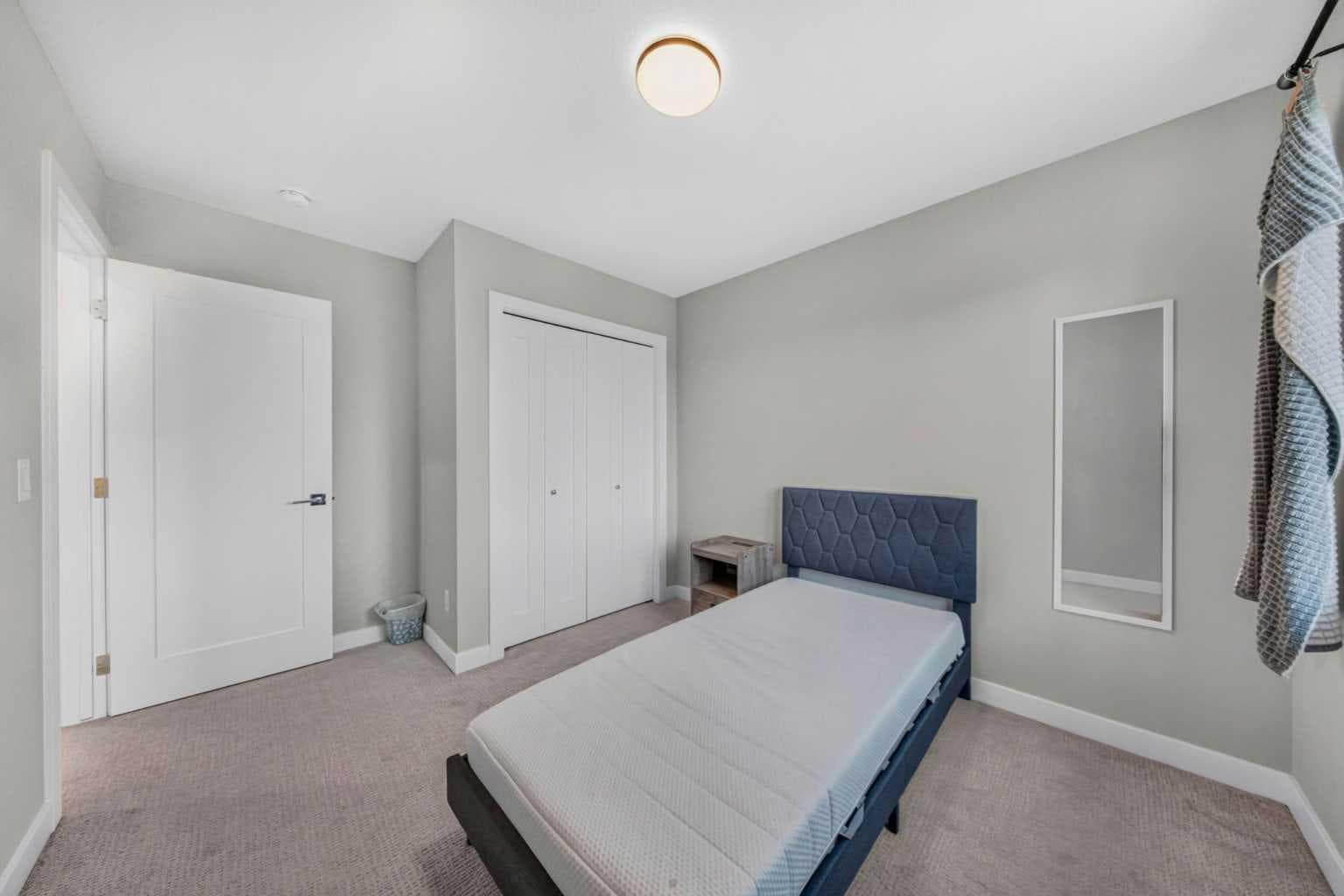 1044 West Lakeview Drive 