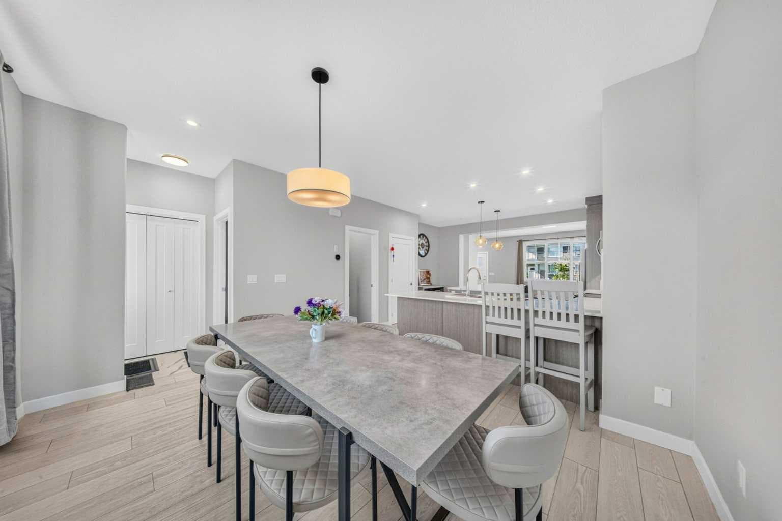 1044 West Lakeview Drive 