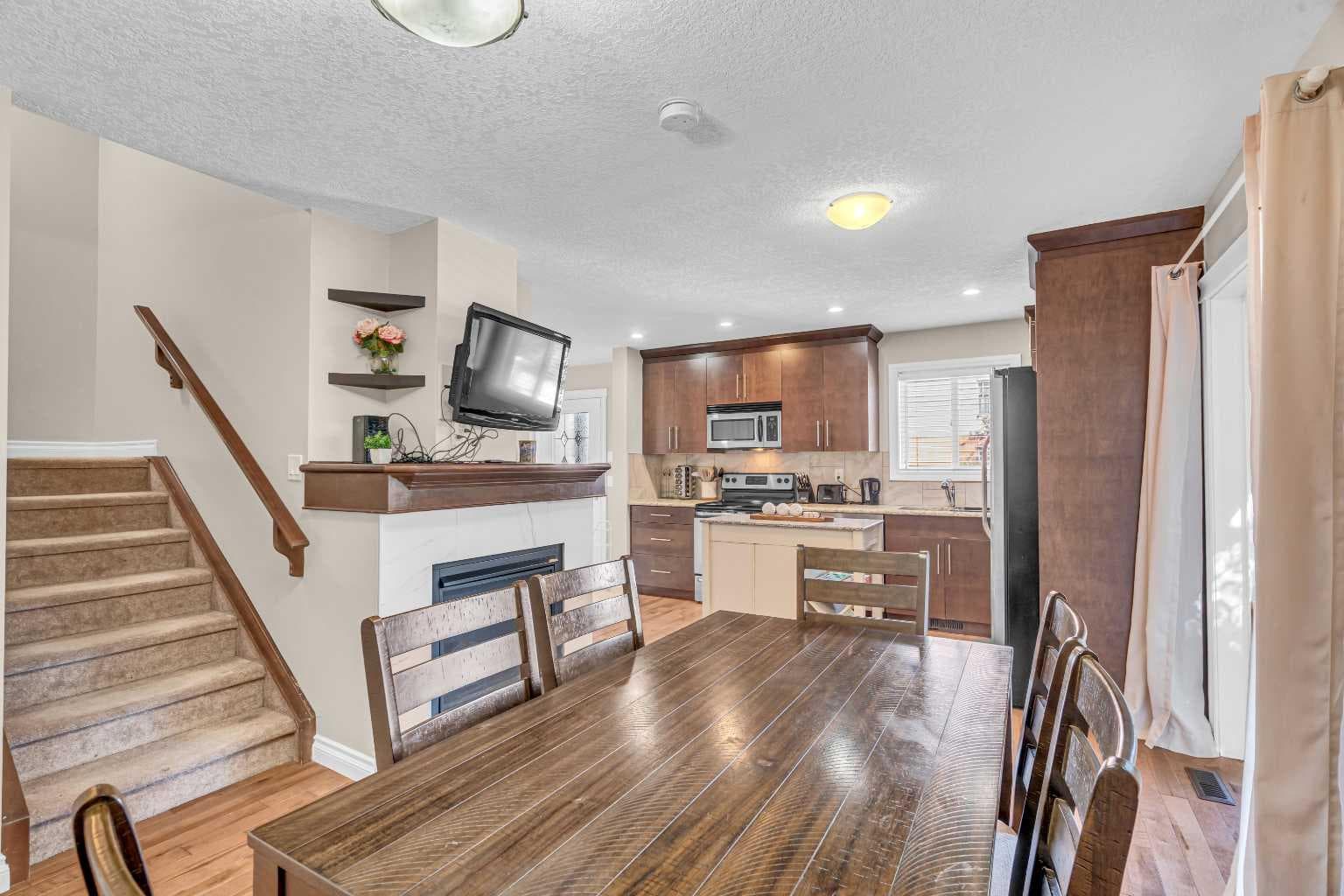 2, 821 Mcdougall Road NE