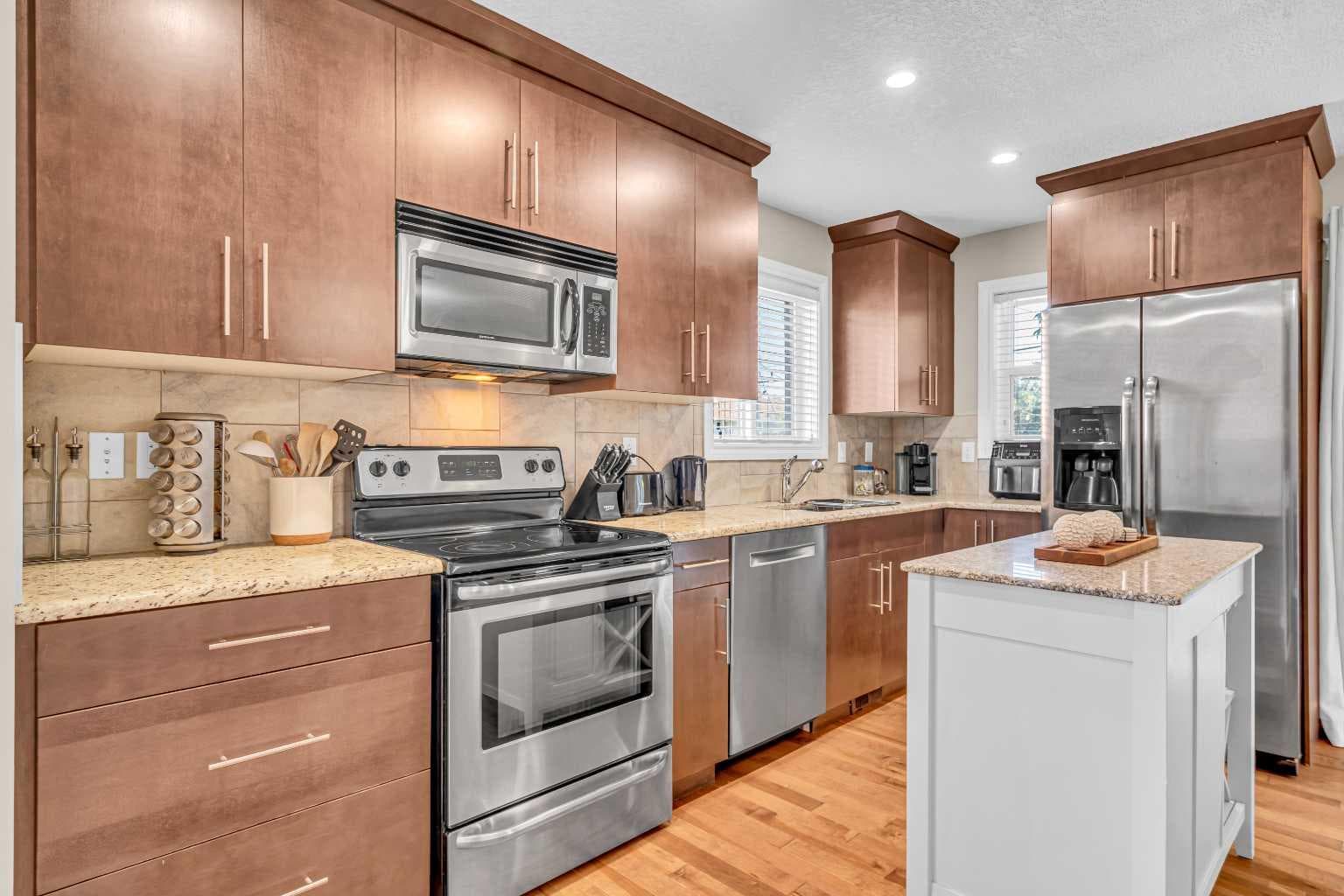 2, 821 Mcdougall Road NE