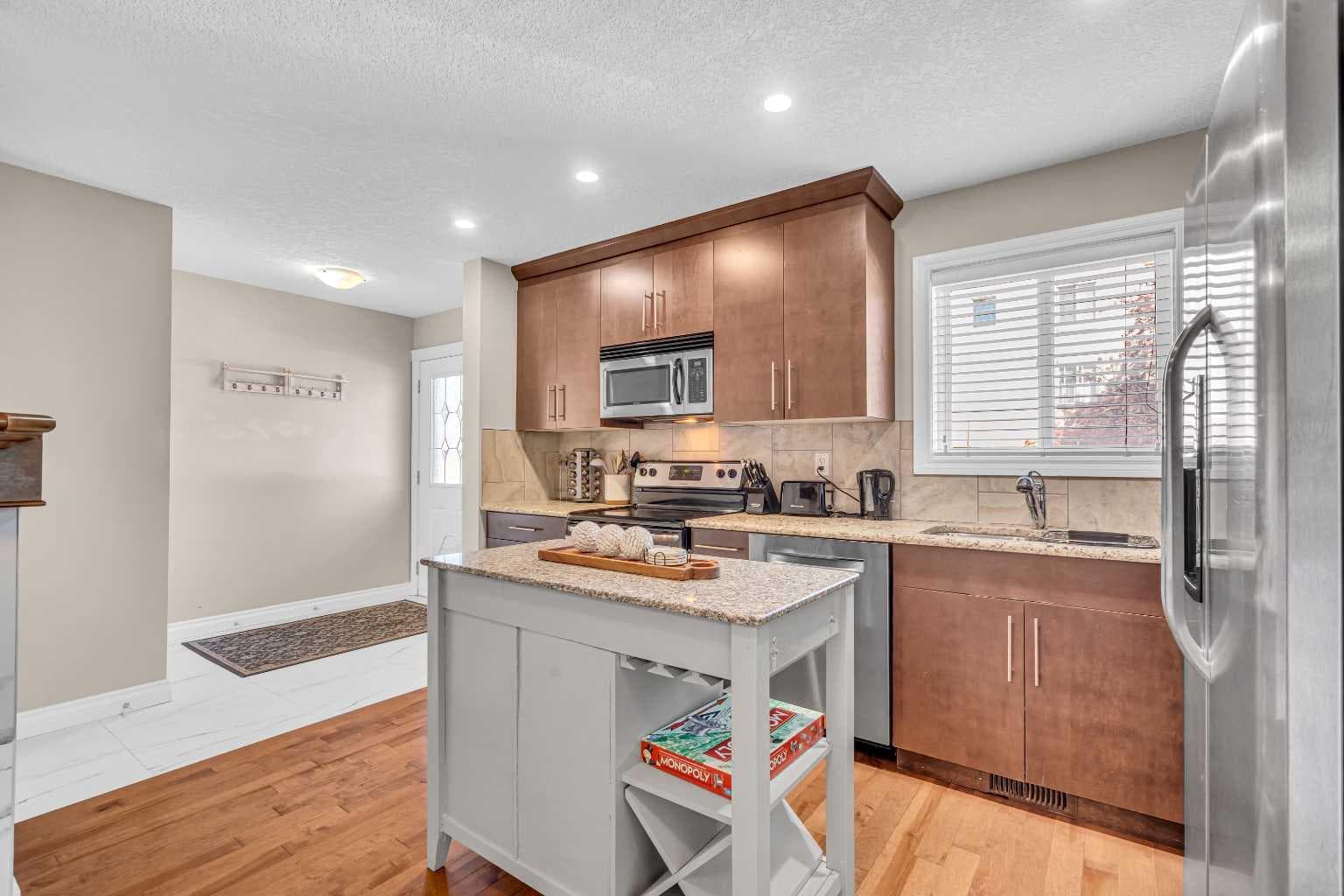 2, 821 Mcdougall Road NE