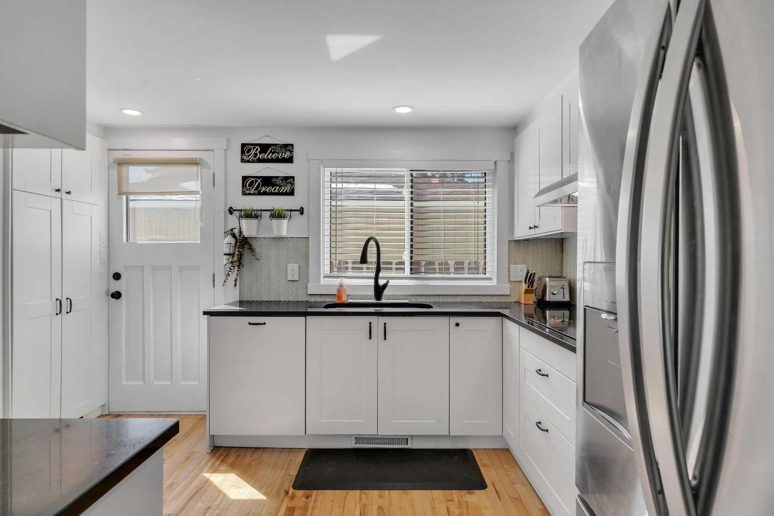 12 Oakvale Place SW