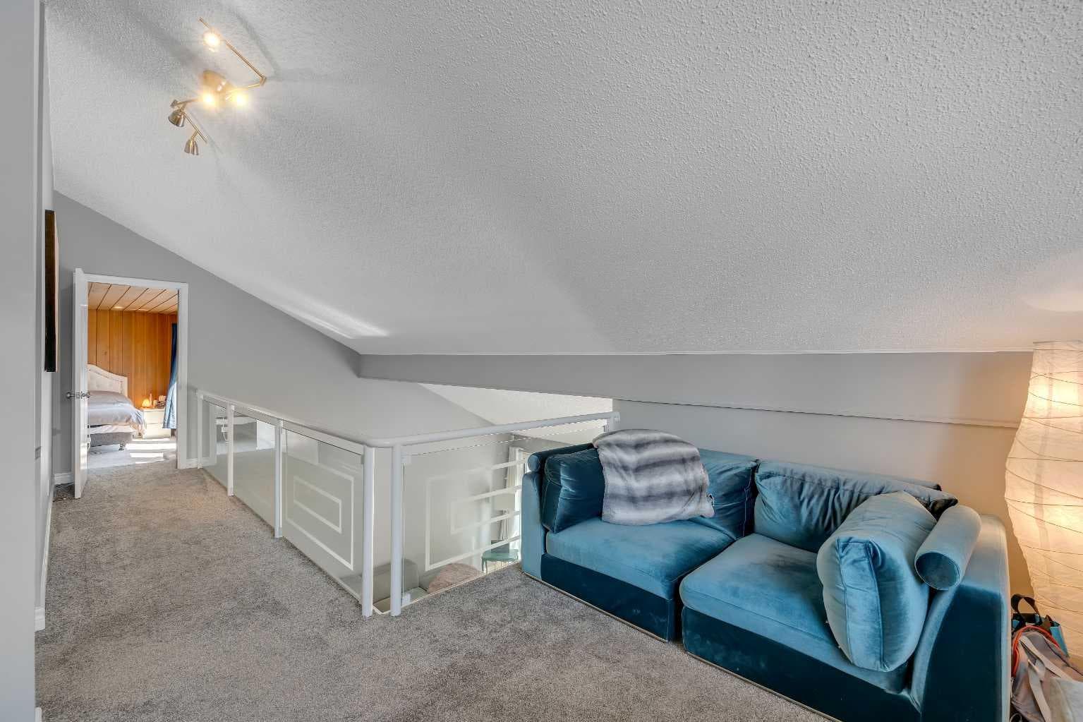 12 Oakvale Place SW