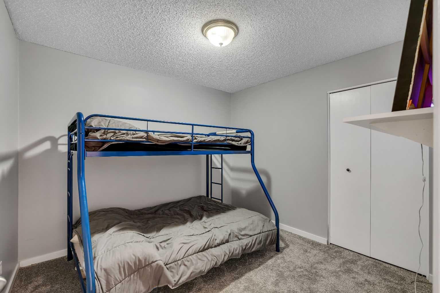 12 Oakvale Place SW