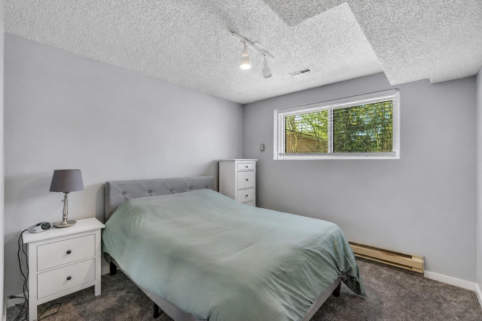 12 Oakvale Place SW