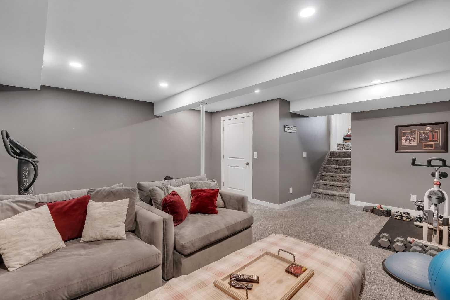 12 Oakvale Place SW