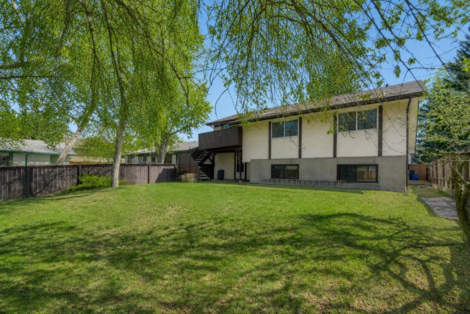 12 Oakvale Place SW