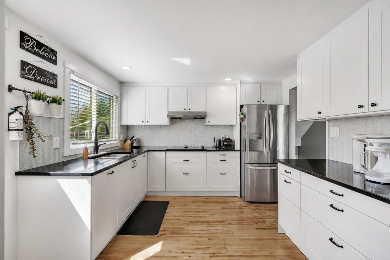 12 Oakvale Place SW