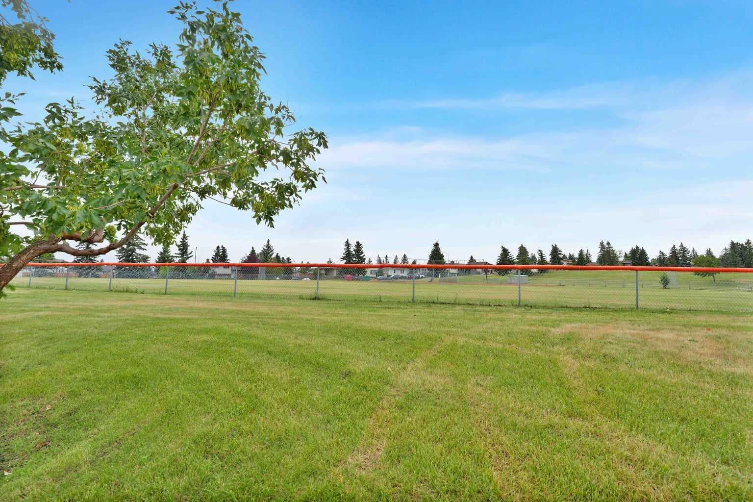 60 Beddington Drive NE