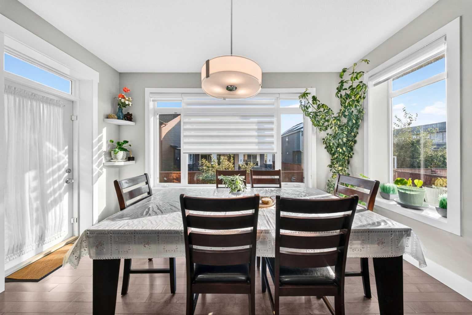 160 Kinniburgh Circle 