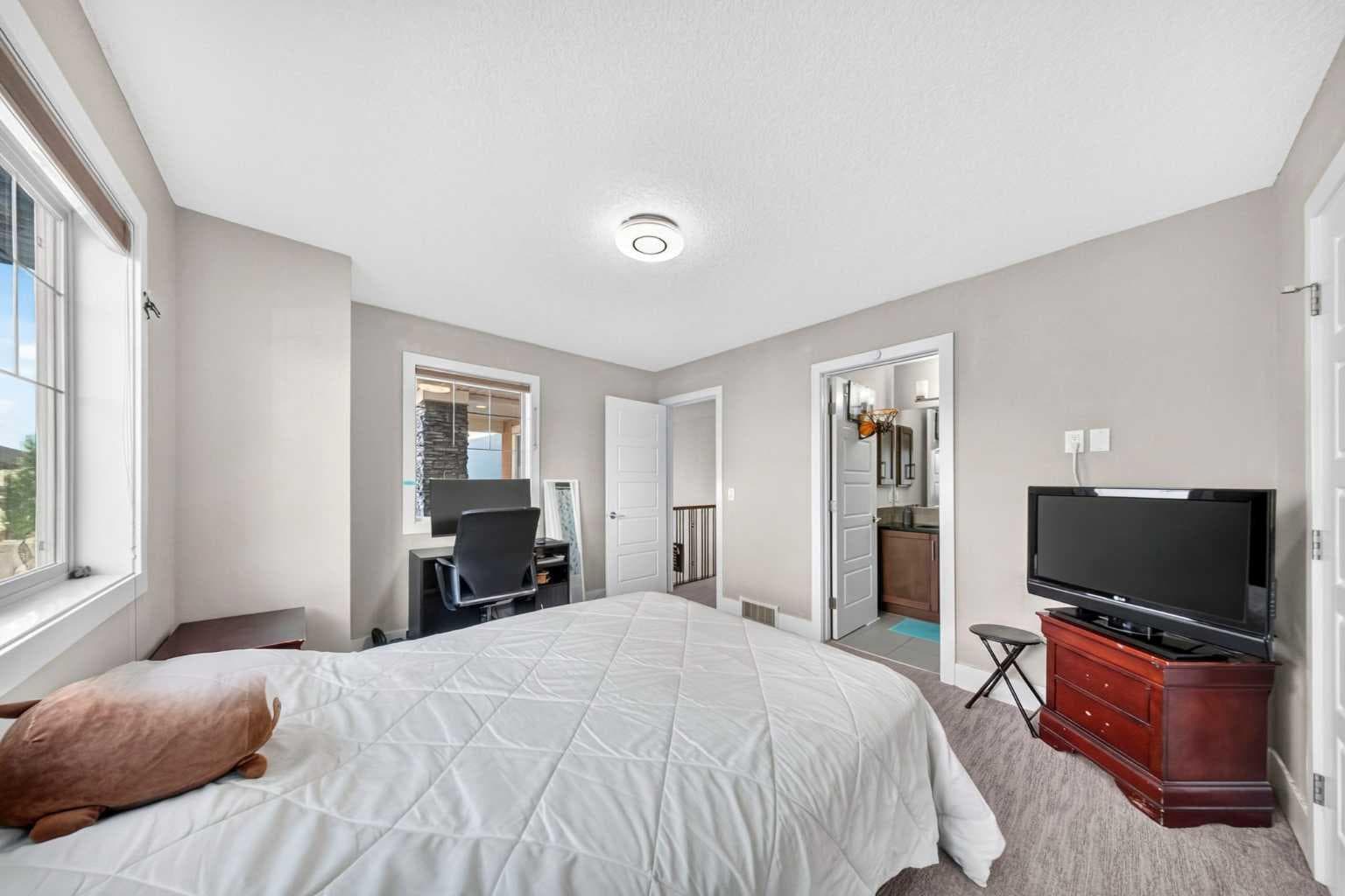 160 Kinniburgh Circle 
