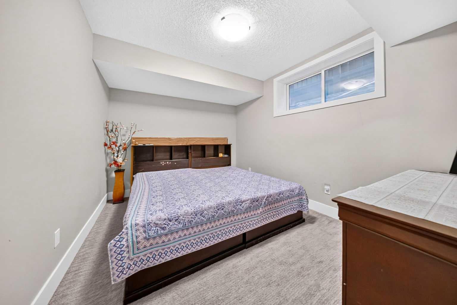 160 Kinniburgh Circle 