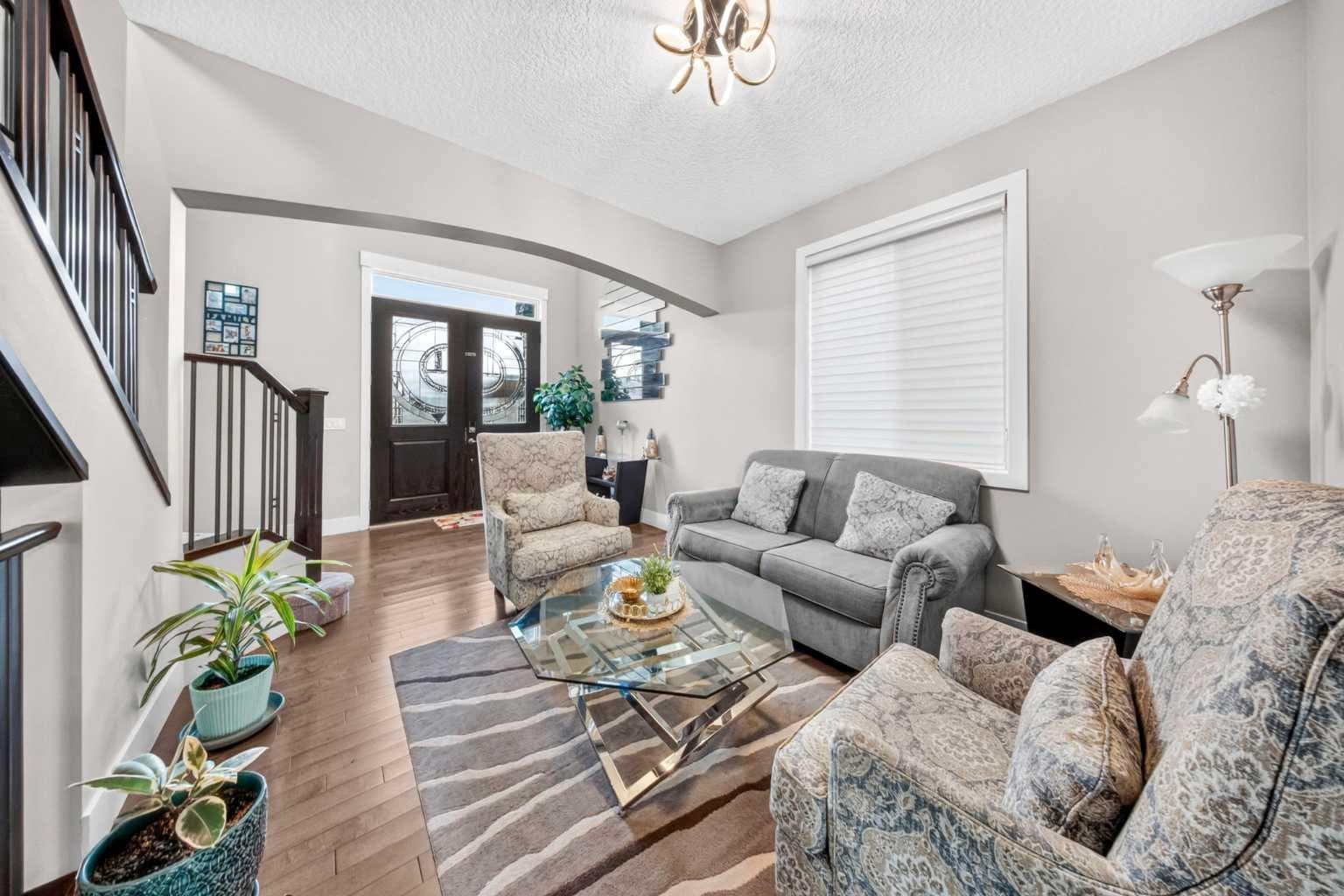 160 Kinniburgh Circle 