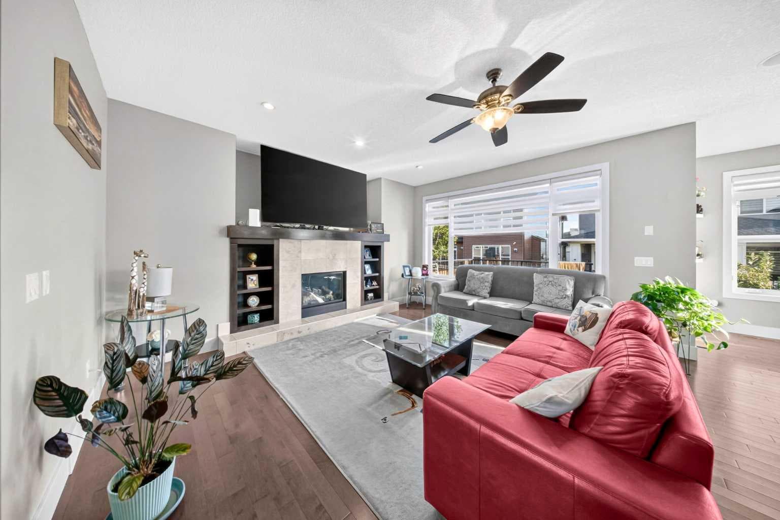160 Kinniburgh Circle 