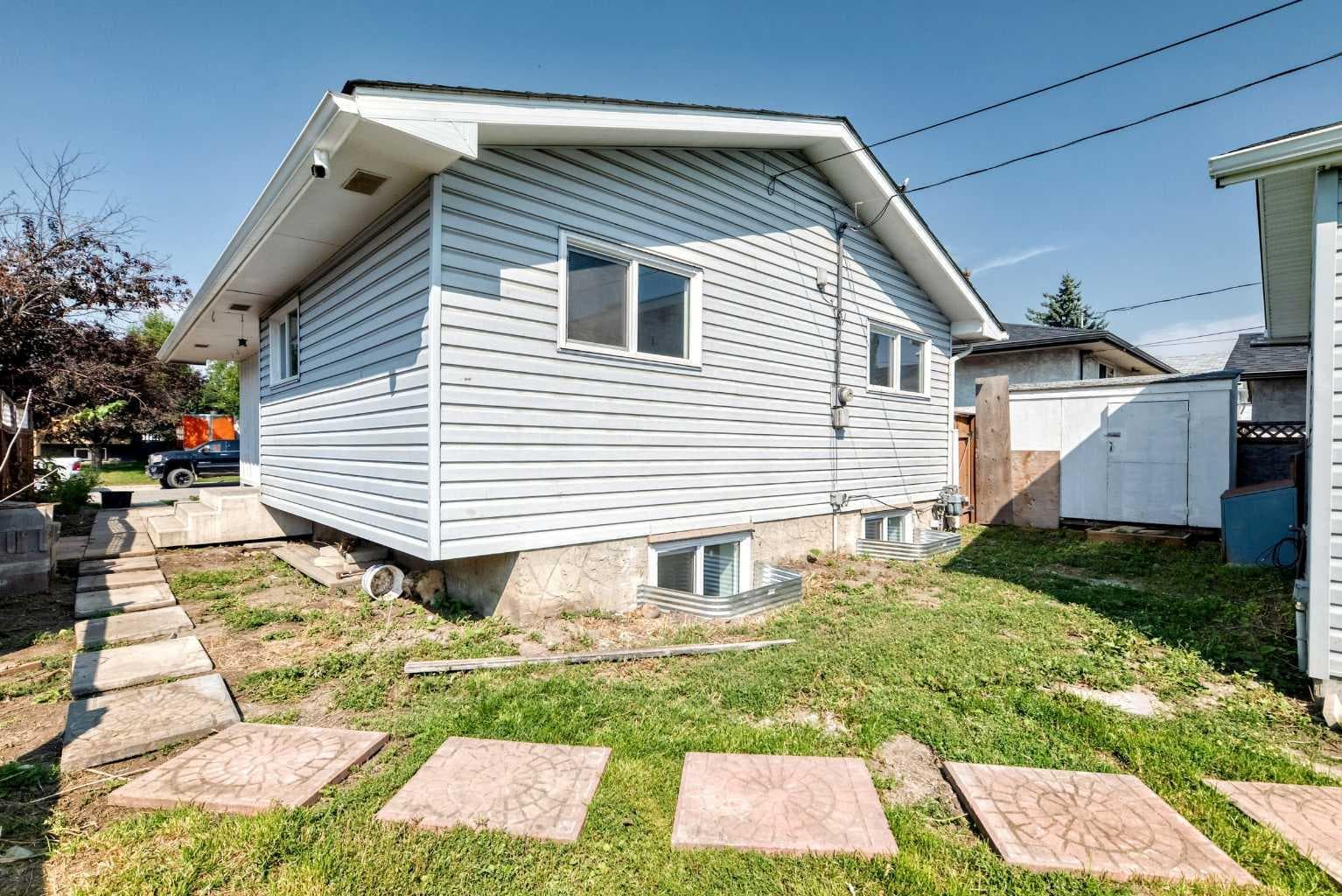 152 Maranda Close NE