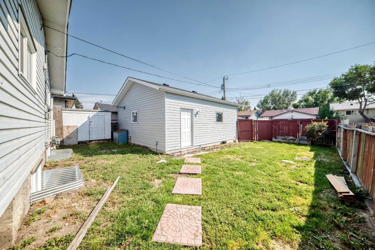 152 Maranda Close NE