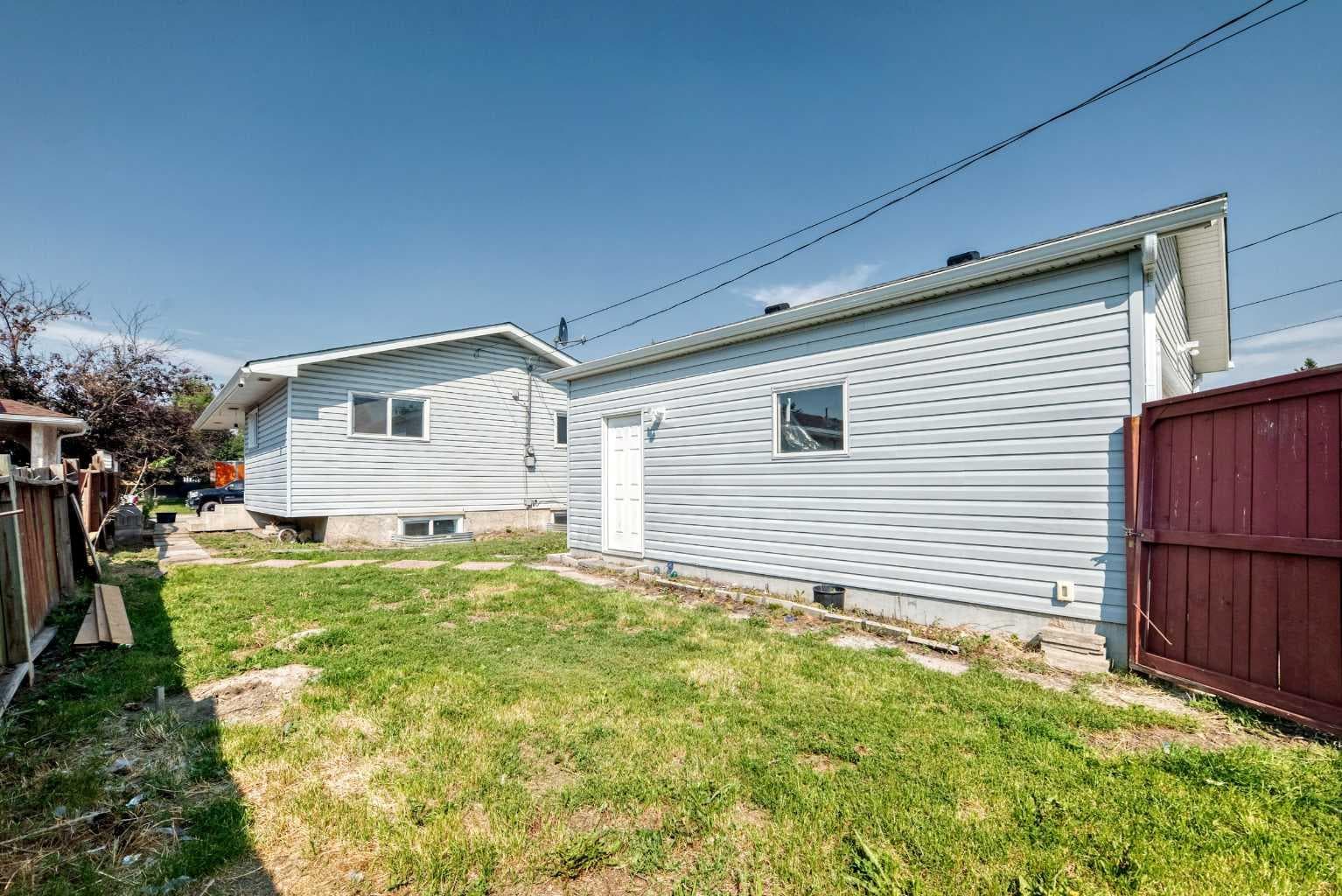 152 Maranda Close NE