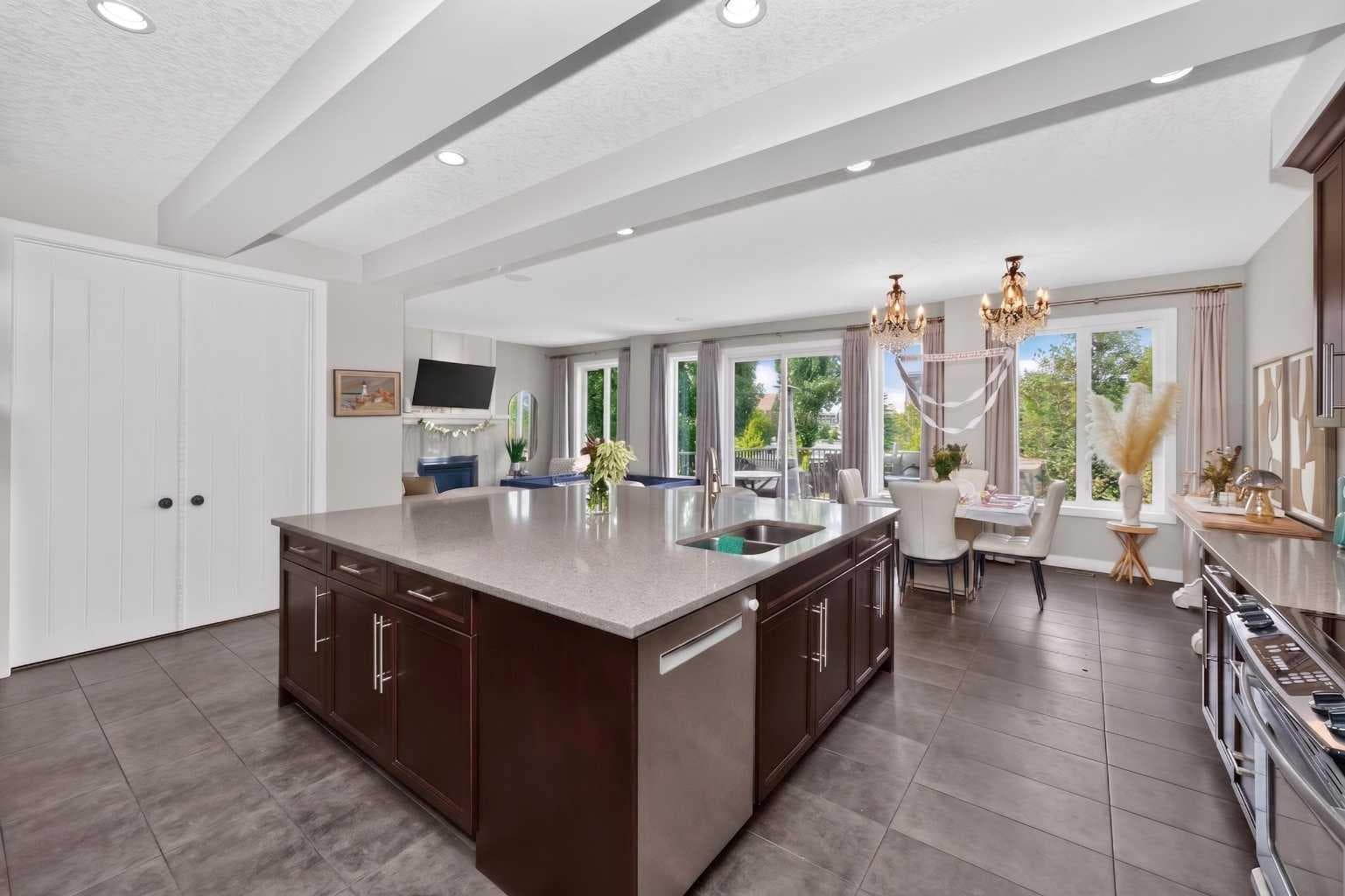 244 Mahogany Bay SE