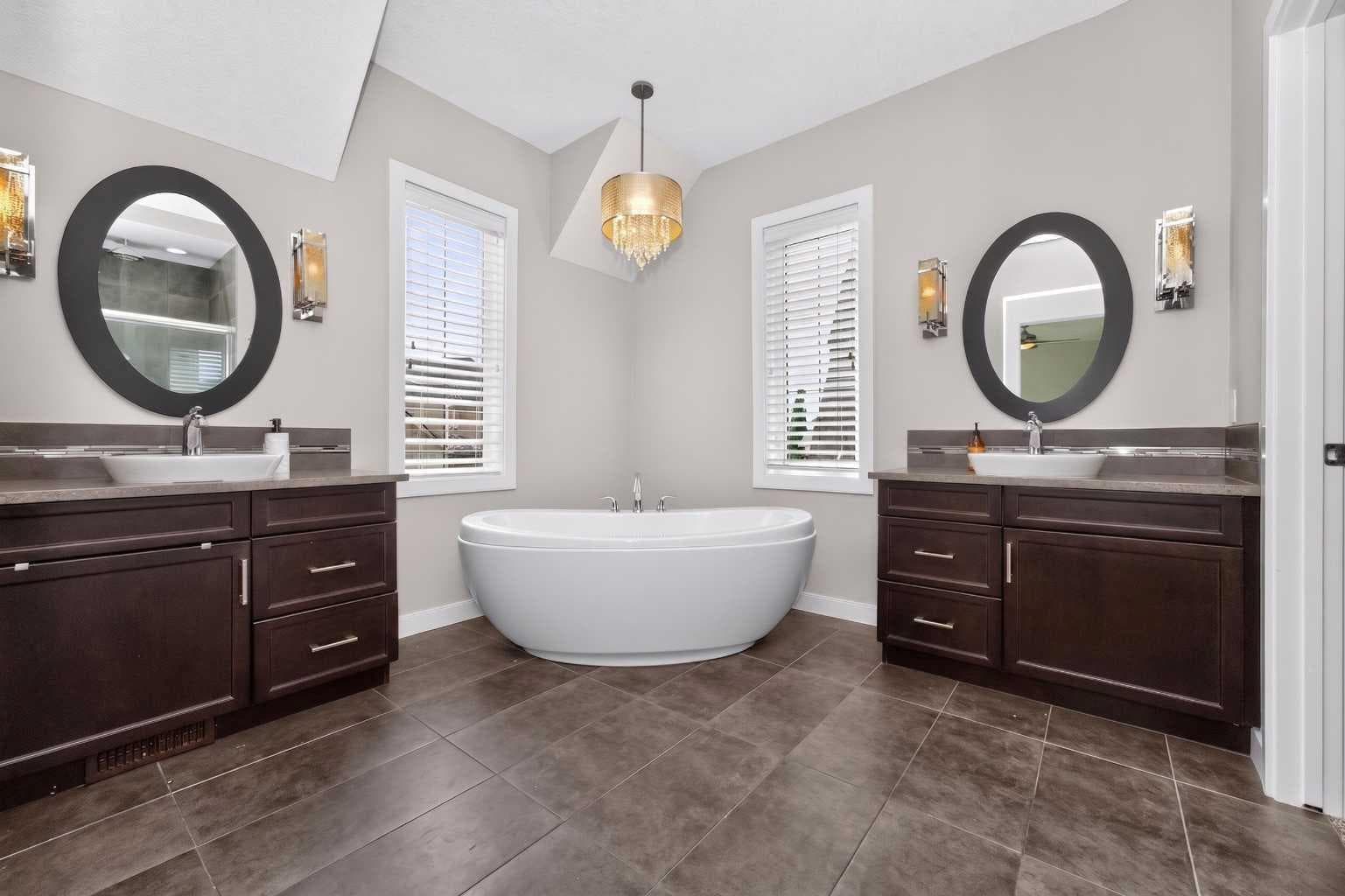 244 Mahogany Bay SE