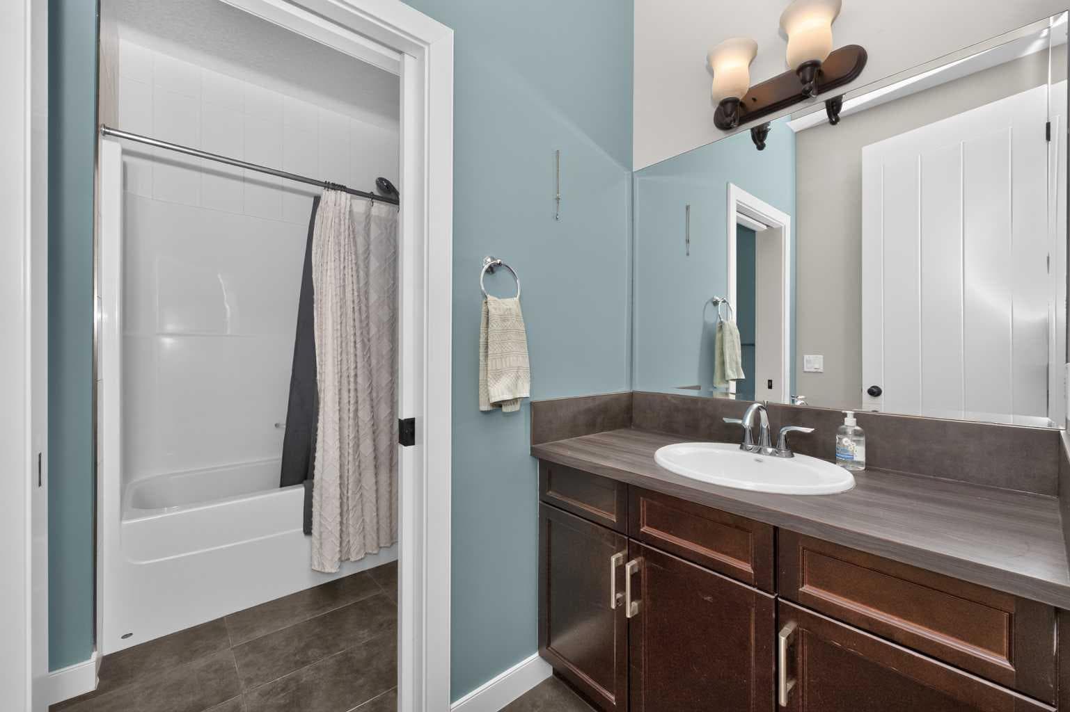 244 Mahogany Bay SE