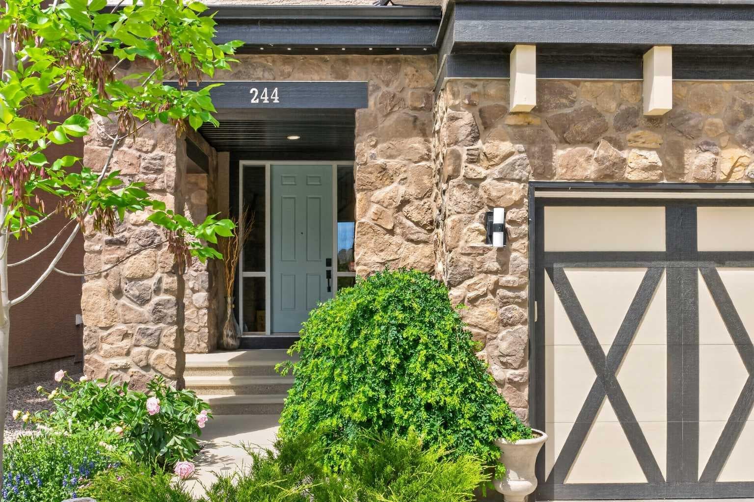 244 Mahogany Bay SE
