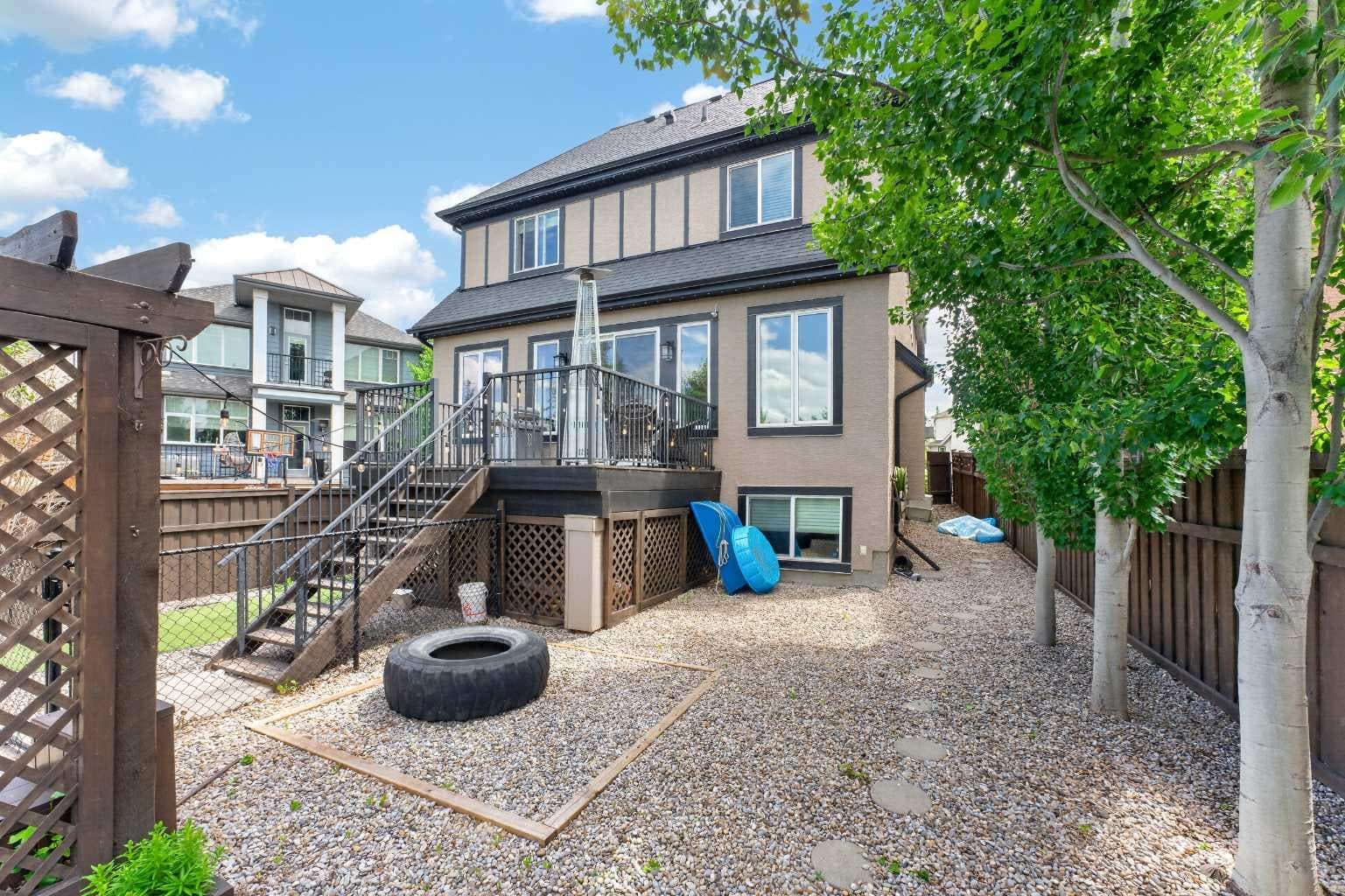 244 Mahogany Bay SE