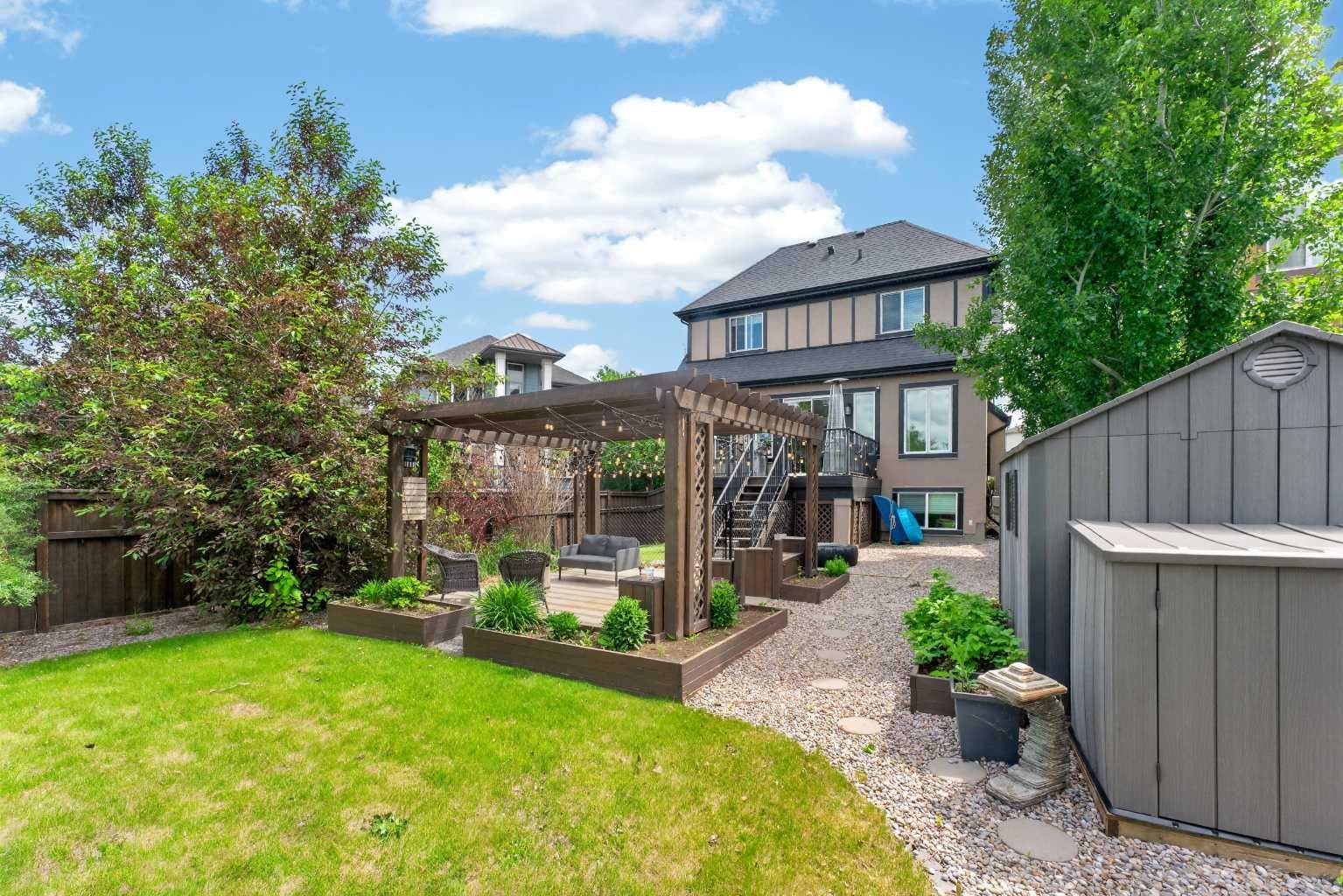 244 Mahogany Bay SE