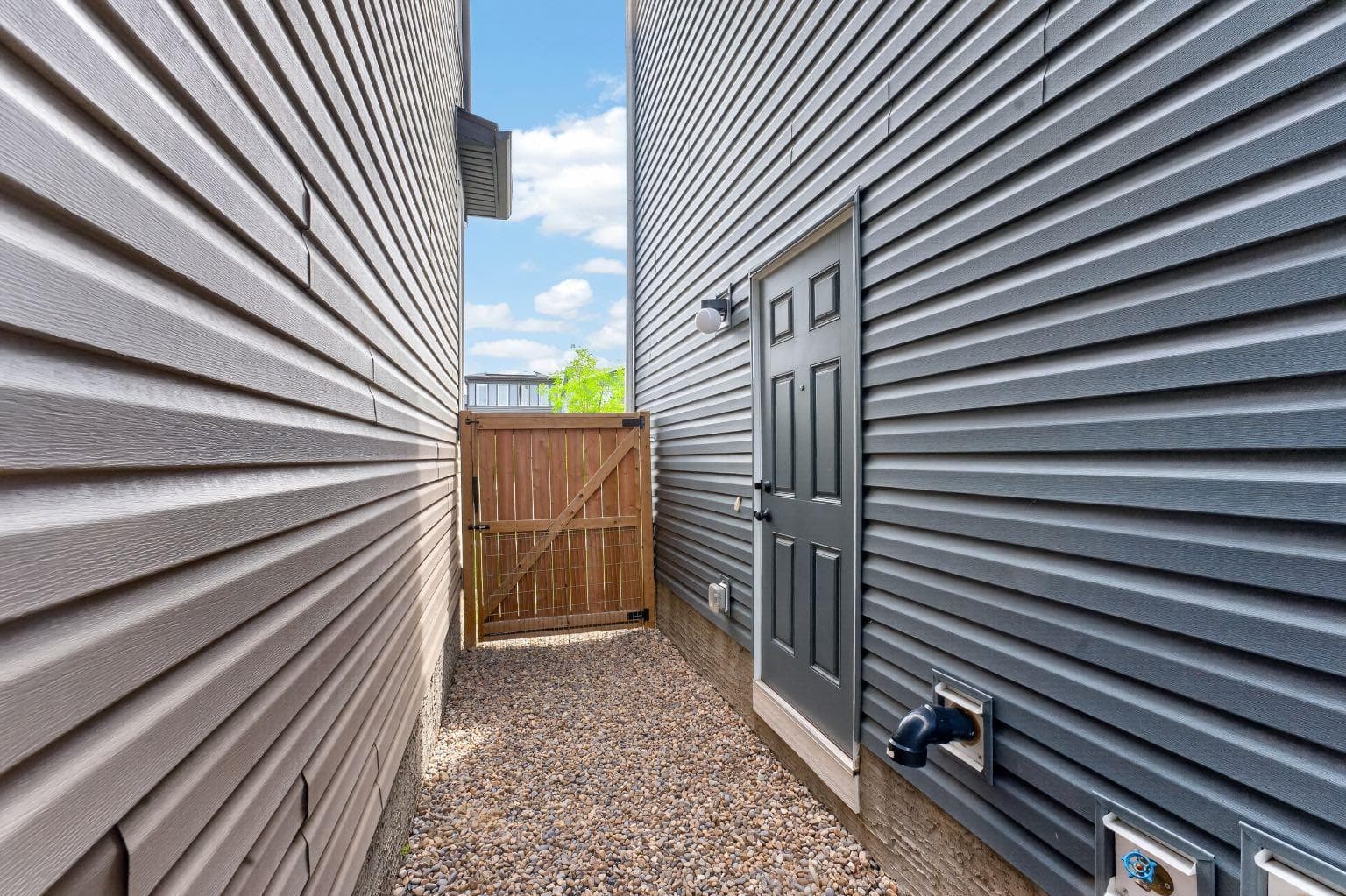 23 Lucas Boulevard NW