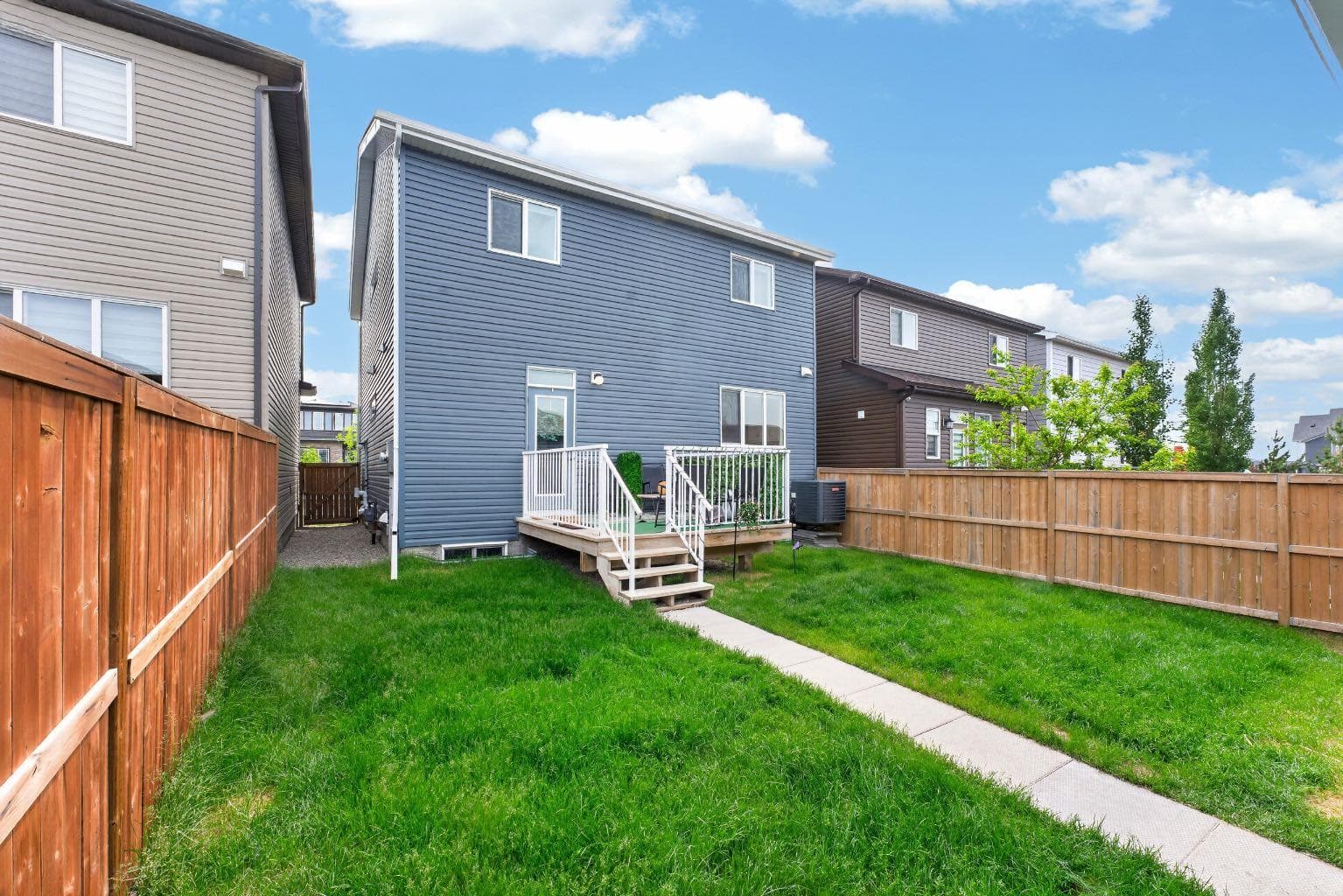23 Lucas Boulevard NW