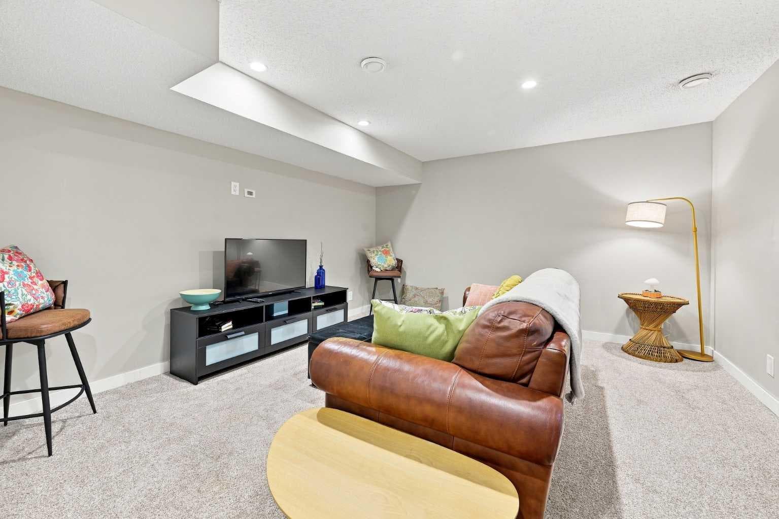 106 Autumn Crescent SE