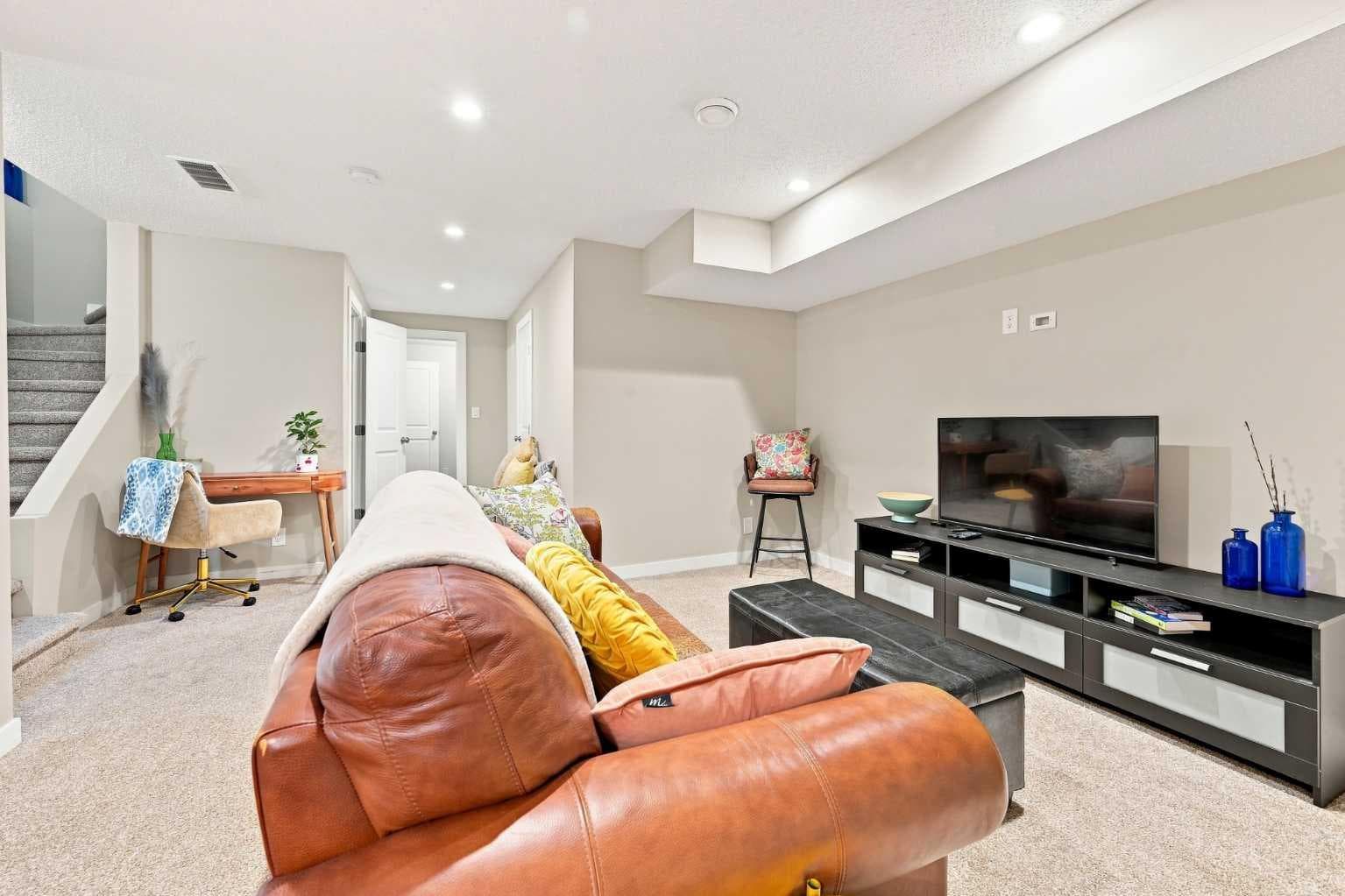 106 Autumn Crescent SE
