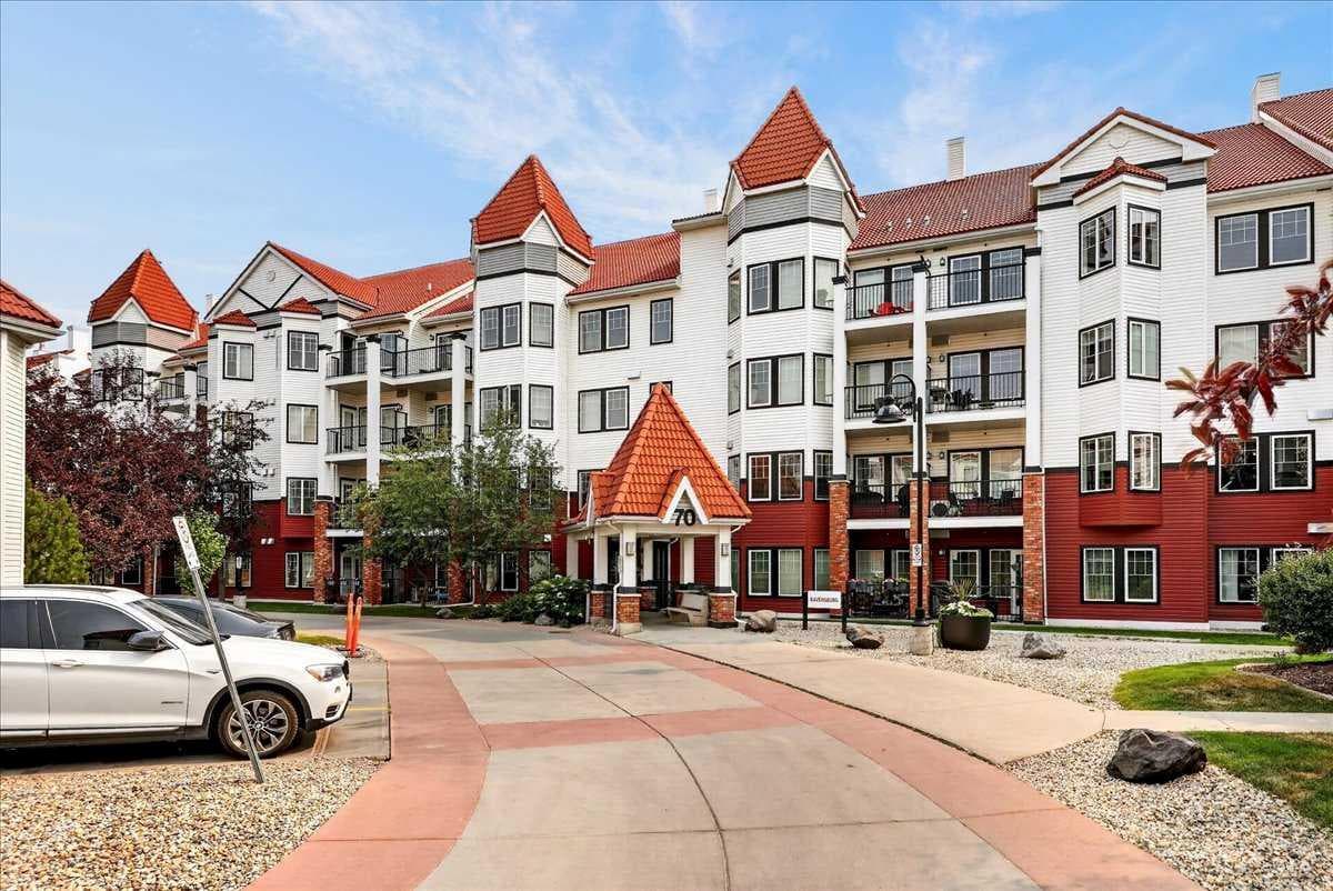 303, 70 Royal Oak Plaza NW