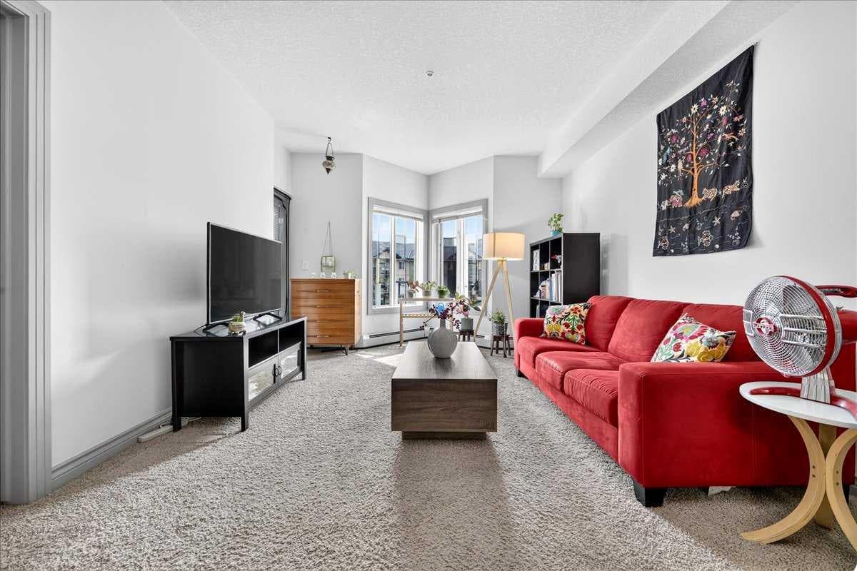 303, 70 Royal Oak Plaza NW