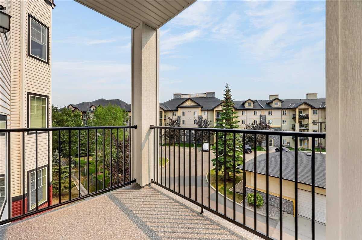 303, 70 Royal Oak Plaza NW