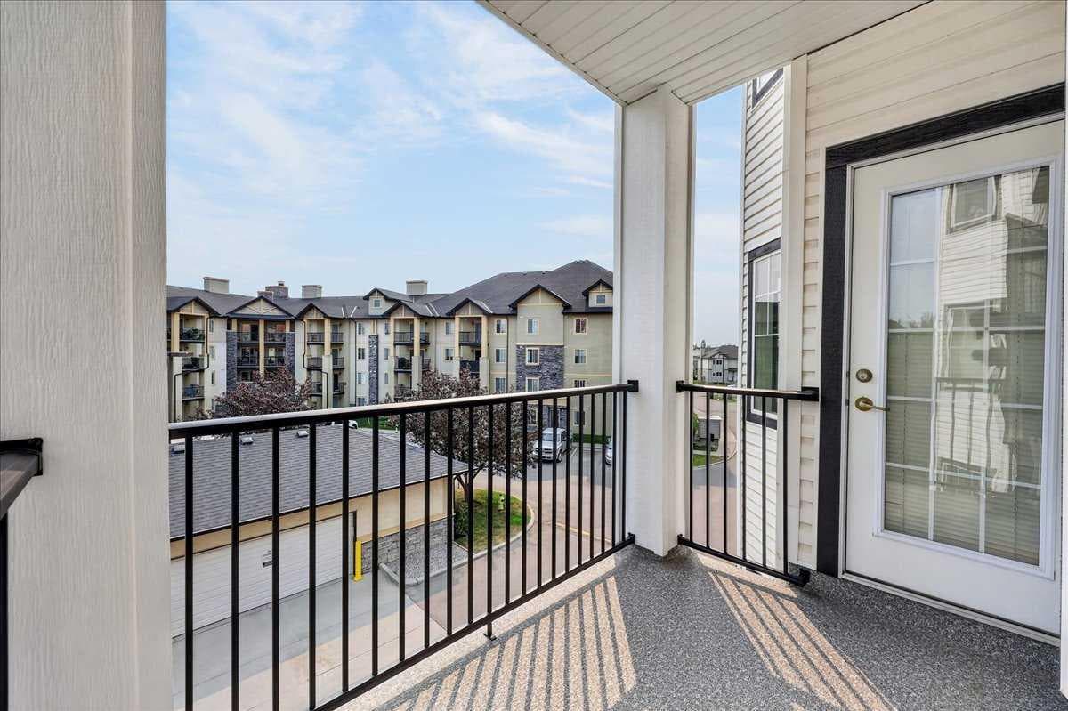 303, 70 Royal Oak Plaza NW