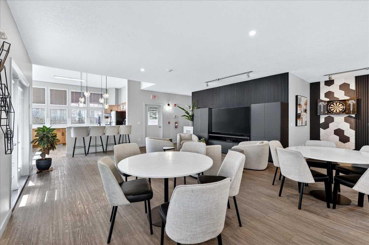 303, 70 Royal Oak Plaza NW