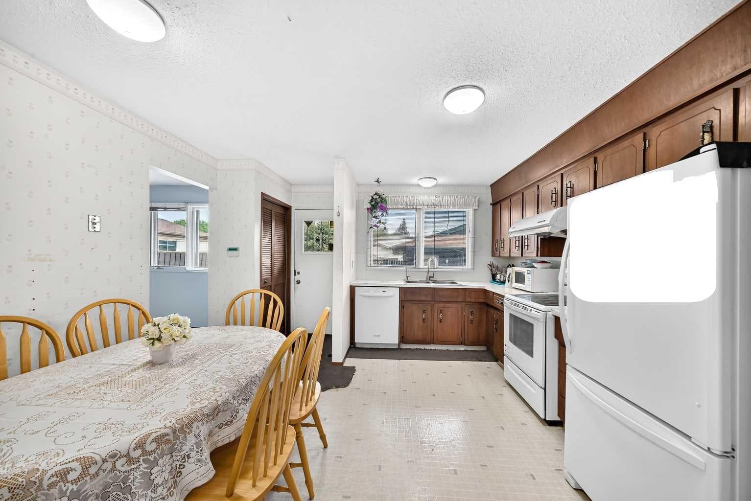 11 rundlemere Place NE